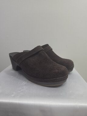 NWOT CROCS Suede Mules in Dark Brown size 10